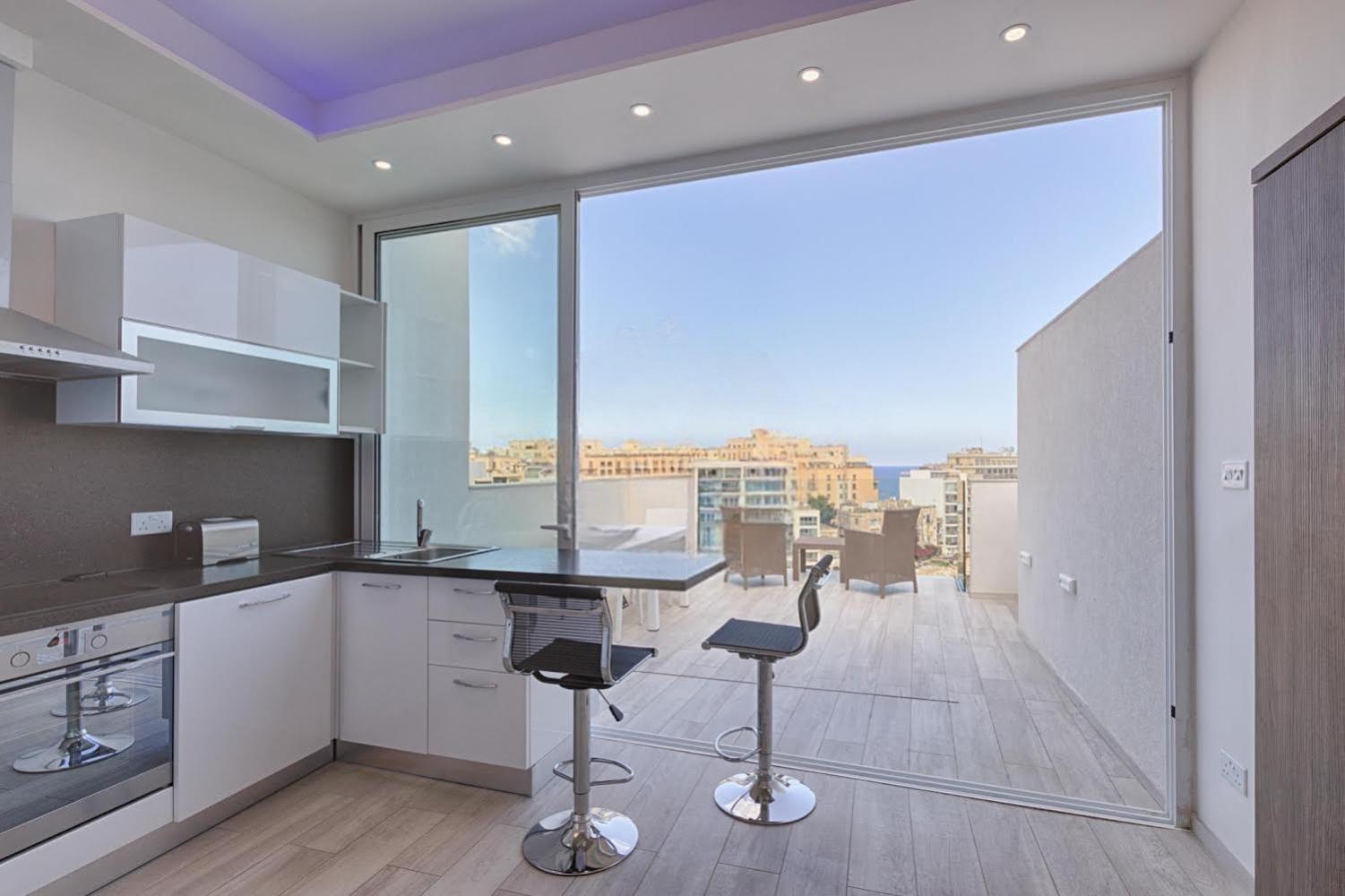The Penthouse Apartment Saint Julian's Екстериор снимка