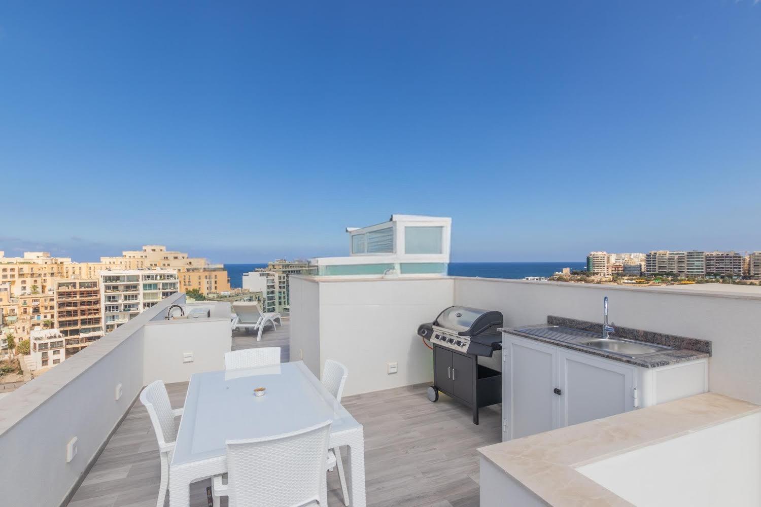 The Penthouse Apartment Saint Julian's Екстериор снимка